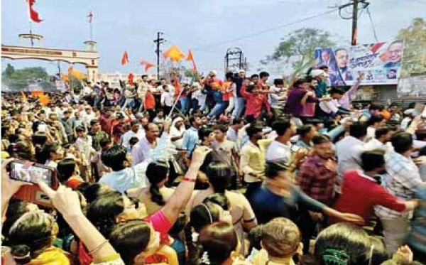 हनुमान भक्ताने ओढल्या ९ बंड्या ! बडनेरा येथील बारीपुर्यात शंभर वर्षाची परंपरा