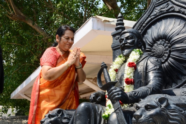 शिवाजी महाराज अभिवादन