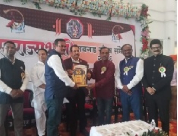 ournalist Abhijit Darekar is honored