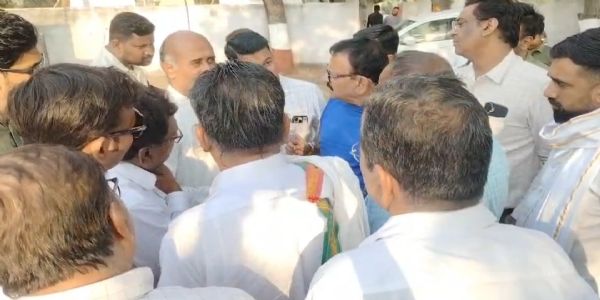 अकोल्यात खाण व क्रशर उद्योग संघाचे अप्पर जिल्हाधिकाऱ्यांवर गंभीर आरोप