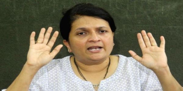 खरातशी चाकणकर, एकनाथ शिंदेंसह अनेकांचे काॅल, अंजली दमानियांच्या हाती सीडीआर