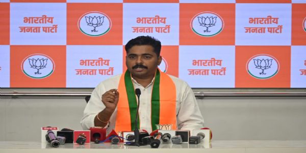 घराबाहेर पडण्याचा सल्ला देऊन संजय राऊतांनी उद्धव ठाकरेंचे कान टोचले - नवनाथ बन