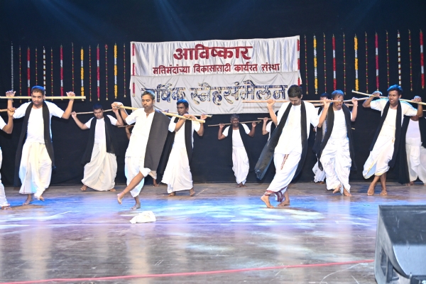 आविष्कारमधील मुलांचा नृत्याविष्कार