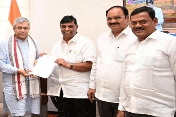 काटोलवरून वरूडमार्गे पुणे रेल्वे सुरू करा