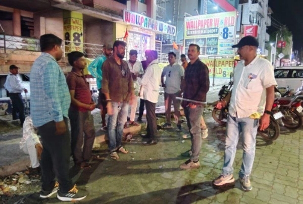 फूटपाथवरील लोटगाड्यांवर मद्यप्राशन करणाऱ्यांवर टांच शहरातील कारवाईत ७६ जण ताब्यात