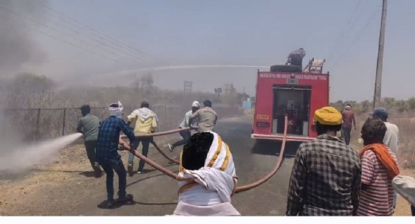 अमरावतीत प्लास्टिक गोडाऊनला भीषण आग... नवसारी परिसरात धुराचे प्रचंड लोट..