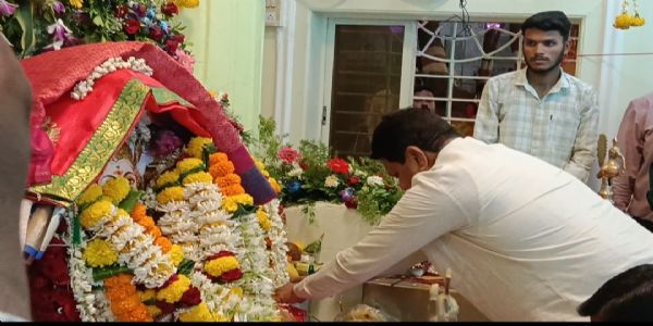 कोपरगावात गांवदेवी मातेच्या वार्षिक महोत्सवात आकर्षण ठरला दादूस कोळीगीतांचा मराठी वाद्यवृंद