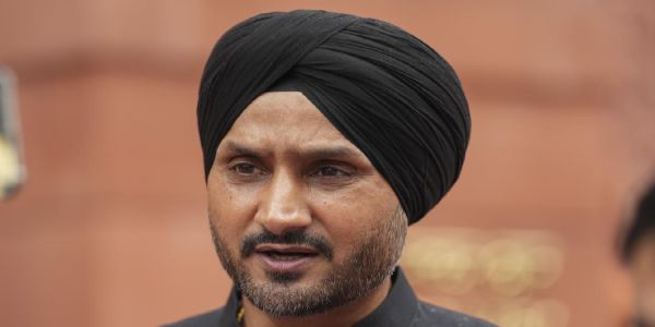 सुरक्षा काढून घेण्याच्या निर्णयाविरोधात हरभजन सिंह यांची हायकोर्टात याचिका