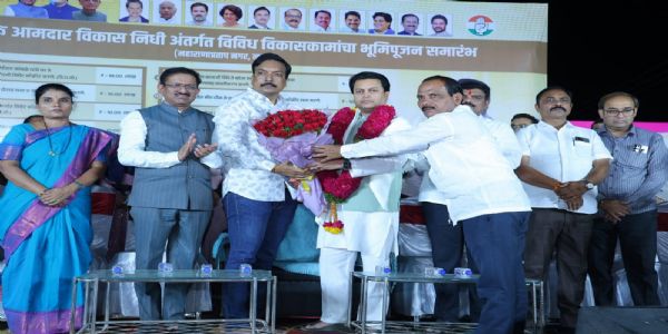 लातूर - १.60 कोटींच्या विकासकामांचा आ. अमित देशमुखांच्या हस्ते शुभारंभ