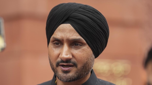 सुरक्षा काढून घेण्याच्या निर्णयाविरोधात हरभजन सिंह यांची  न्यायालयात याचिका