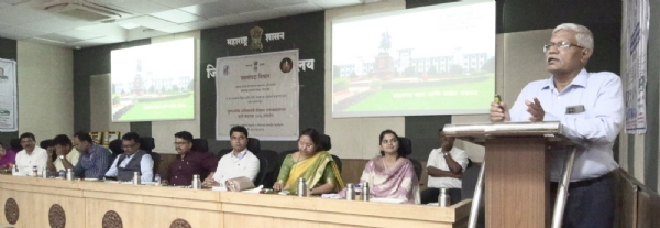 प्रा.डॉ.पी डी राऊत जल व्यवस्थापन बाबत मार्गदर्शन करताना
