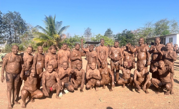 Hundreds enjoy unique mud Hundreds enjoy unique mud