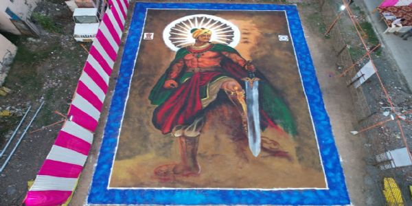 अकोल्यात सम्राट अशोक यांची भव्य रांगोळी