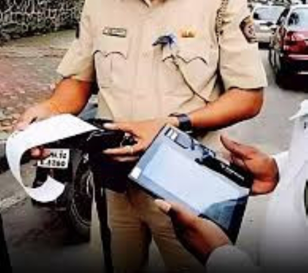 वाहतूक नियमभंग महागला; नागरिक संतप्त वाहतूक नियमभंग महागला; नागरिक संतप्त