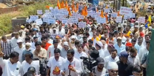 लोटे येथे निघालेला मोर्चा लोटे येथे निघालेला मोर्चा