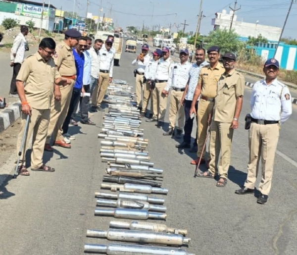 पोलीस कारवाई