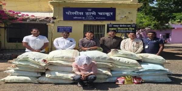 चाकूरमध्ये तंबाखू माफियांवर पोलिसांची धाड; ३.७५ लाखांचा साठा जप्त