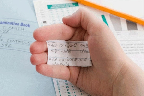 अंजनगाव तालुका ‘कॉपी’त मंडळातून अव्वल दहावीचे ४९ कॉपी बहाद्दर विद्यार्थी -‘त्या’ परीक्षा केंद्रांची मान्यता रद्द करा