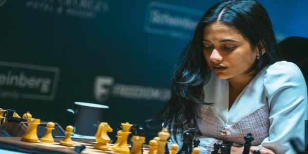 फिडे कॅन्डिडेट्स टूर्नामेंट २०२६: दिव्या देशमुखला संयुक्त आघाडी, प्रज्ञानानंद पराभूत