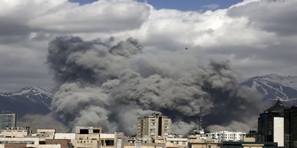 युद्धविरामानंतर काही तासांतच इराणच्या लावन बेटावरील तेल रिफायनरीवर हल्ला