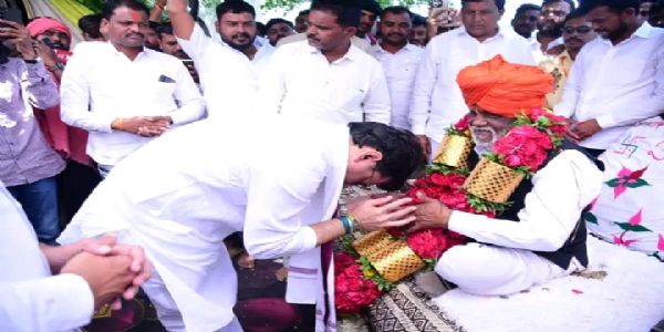 श्री क्षेत्र नारायण गडाच्या नारळी सप्ताह सांगता सोहळ्यात धनंजय मुंडे यांची उपस्थिती