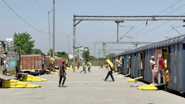 पहिली रेक दाखल