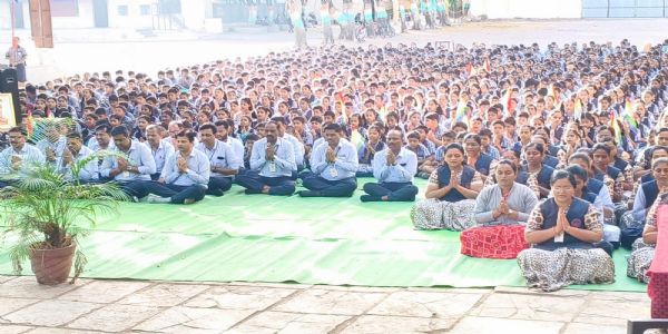 सोलापूरात दिव्य णमोकार महामंत्राच्या गजराने दुमदुमला उमाबाई श्राविका विद्यालयाचा परिसर!