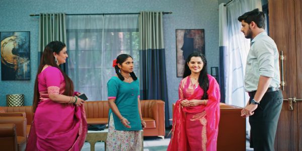 झी मराठी माझ्यासाठी घरासारखं; ‘कमळी’ टीमसोबतचा अनुभव अत्यंत - आर्या आंबेकर