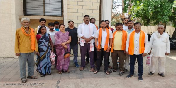 महिलेच्या हत्ये प्रकरणी संतप्त नातेवाईकांची अकोला पोलीस अधीक्षक कार्यालयावर धडक