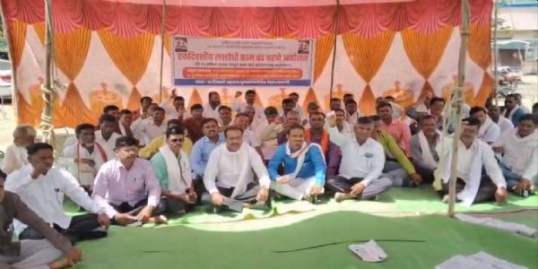 परभणीत ग्रामरोजगार सेवकांचे जिल्हाधिकारी कार्यालयासमोर एकदिवसीय धरणे आंदोलन