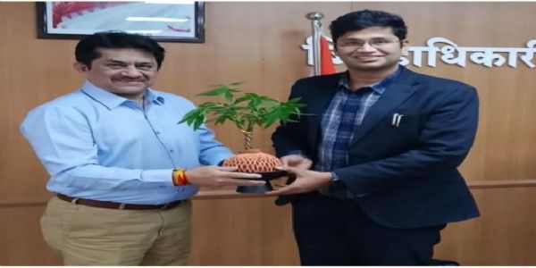 उद्योजक यतीन शहा यांच्याकडून नूतन जिल्हाधिकाऱ्यांचे स्वागत