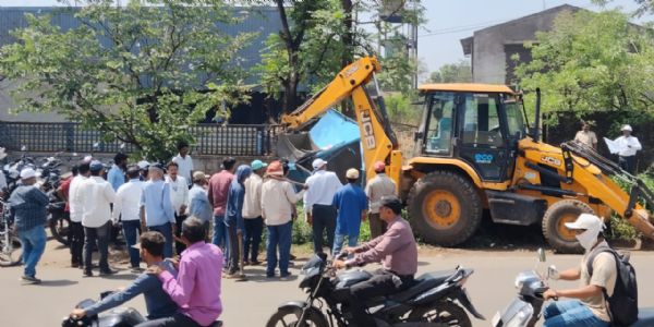 शिरोली एमआयडीसीत अनधिकृत खोकी, पार्कींग शेड्सवर कारवाई