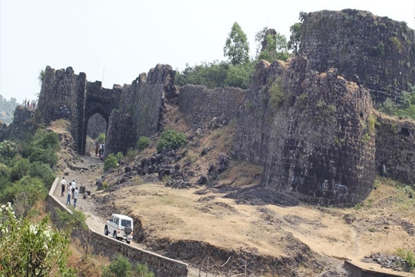 चिखलदर्याच्या गाविलगड किल्ल्याची दुरावस्था