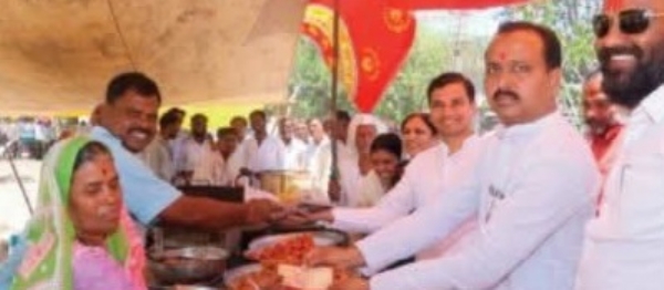 गाव गजबजले