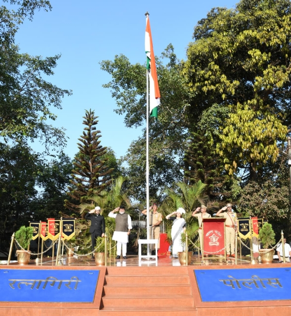 रत्नागिरीत महाराष्ट्र दिन ध्वजवंदन