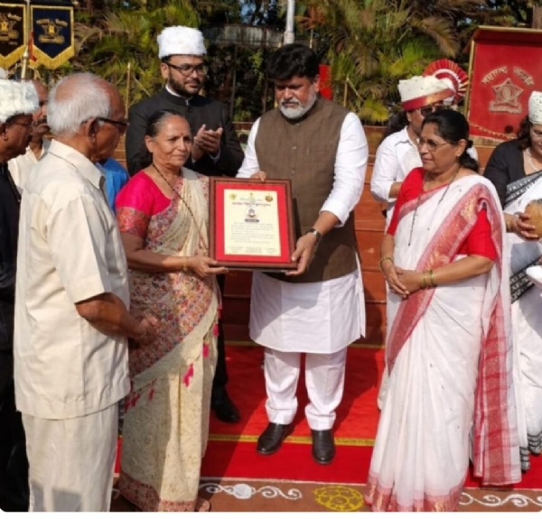 धनश्री मोरे यांना होळकर पुरस्कार प्रदान