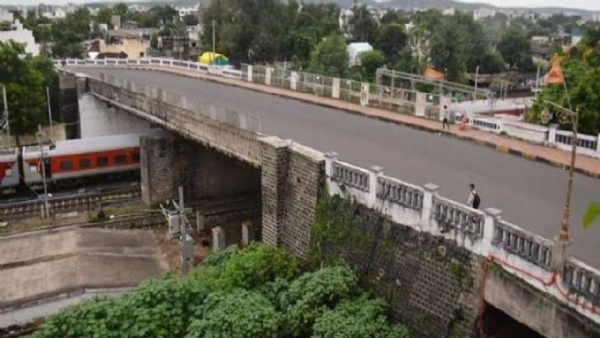 अमरावतीच्या ‘लाईफलाईन’ उड्डाणपुलाचे काम अर्धवट; नव्या पुलासाठी नागरिकांची प्रतीक्षा वाढली