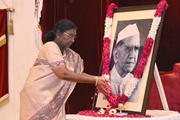 PRESIDENT TRIBUTES FAKHRUDDIN ALI AHMED PRESIDENT TRIBUTES FAKHRUDDIN ALI AHMED