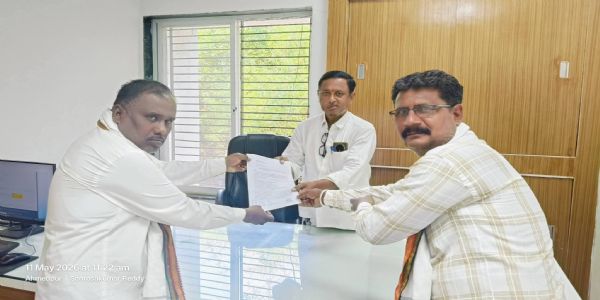 अहमदपूर येथे शेतकऱ्यांचे विविध मागण्यांसाठी आंदोलन