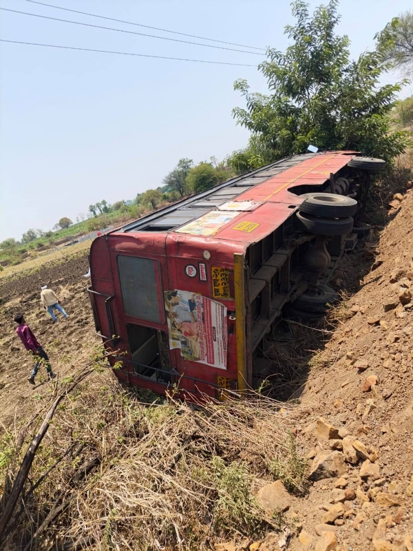 एसटी बस अपघात