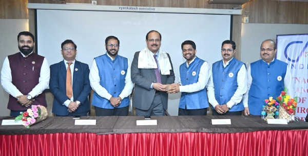 सीए मंगेश किनरे यांचा सन्मान सीए मंगेश किनरे यांचा सन्मान