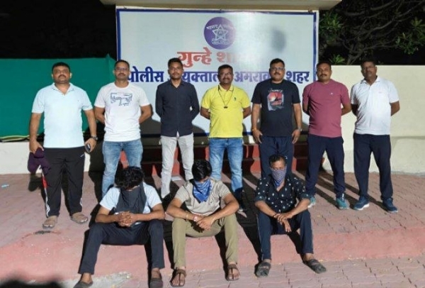 दोन तासांत खुनाचा गुन्हा उघड; तीन आरोपी जेरबंद दोन तासांत खुनाचा गुन्हा उघड; तीन आरोपी जेरबंद