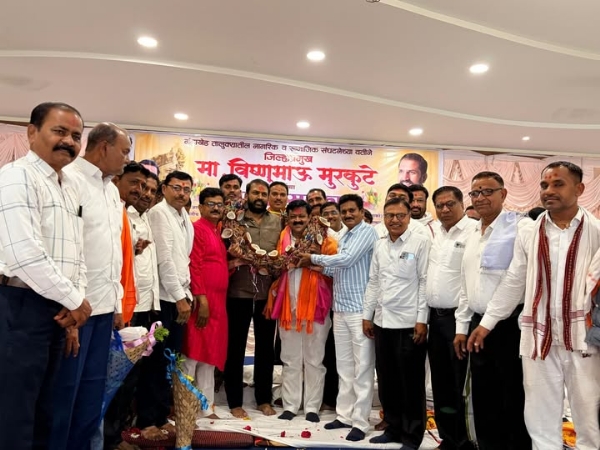गंगाखेडकरांच्या पाठीशी भक्कमपणे उभा राहणार आ. डॉ. राहुल पाटील यांनी दिला गंगाखेडकरांना शब्द गंगाखेडकरांच्या पाठीशी भक्कमपणे उभा राहणार आ. डॉ. राहुल पाटील यांनी दिला गंगाखेडकरांना शब्द