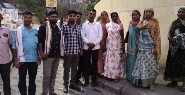 “जर आज नवनीत राणा खासदार असत्या तर…”; मेळघाटवासीयांचा प्रशासनावर संताप, जिल्हाधिकारी कार्यालयात दिवसभर ठिय्या आंदोलन “जर आज नवनीत राणा खासदार असत्या तर…”; मेळघाटवासीयांचा प्रशासनावर संताप, जिल्हाधिकारी कार्यालयात दिवसभर ठिय्या आंदोलन