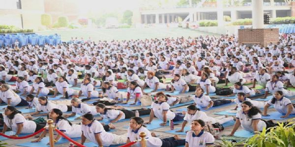 हैदराबादमध्ये सहा हजारांहून अधिक लोकांनी भुजंगासन करून नोंदवला आशियायी विक्रम
