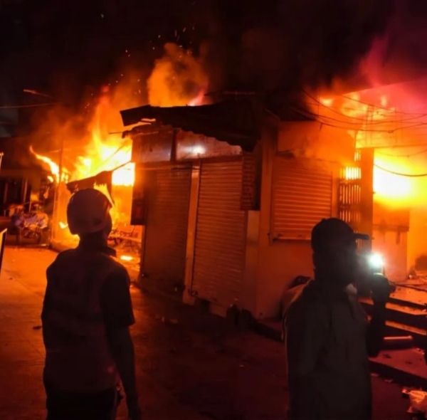 ठाण्यातील भीषण आगीत दोन जणांचा मृत्यू; पालिकेकडून मदतीची घोषणा
