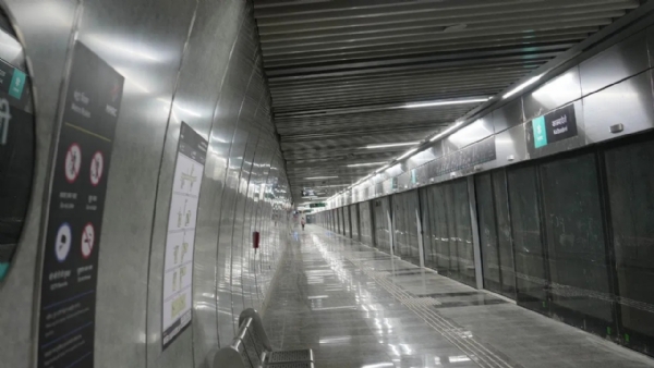Technical Glitch on Mumbai Metro Aqua Line 3 Technical Glitch on Mumbai Metro Aqua Line 3