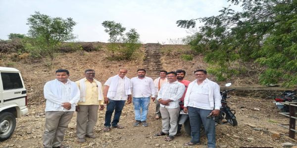 मोघा येथील नदी पात्राच्या रुंदीकरण व खोलीकरणाच्या कामाला वेग