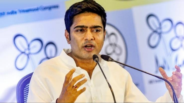 टीएमसी नेते अभिषेक बॅनर्जी यांच्या घरावर पोलिसांचा छापा;  मॉनिटरसह इतर वस्तू जप्त