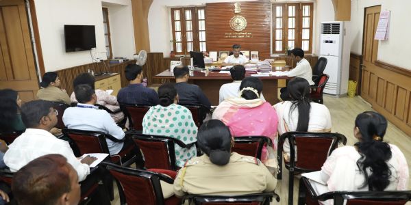 कोल्हापूरात तृतीयपंथीयांच्या कल्याणासाठी जिल्हास्तरीय तक्रार निवारण समितीची बैठक